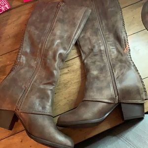 Fergalicious High boot